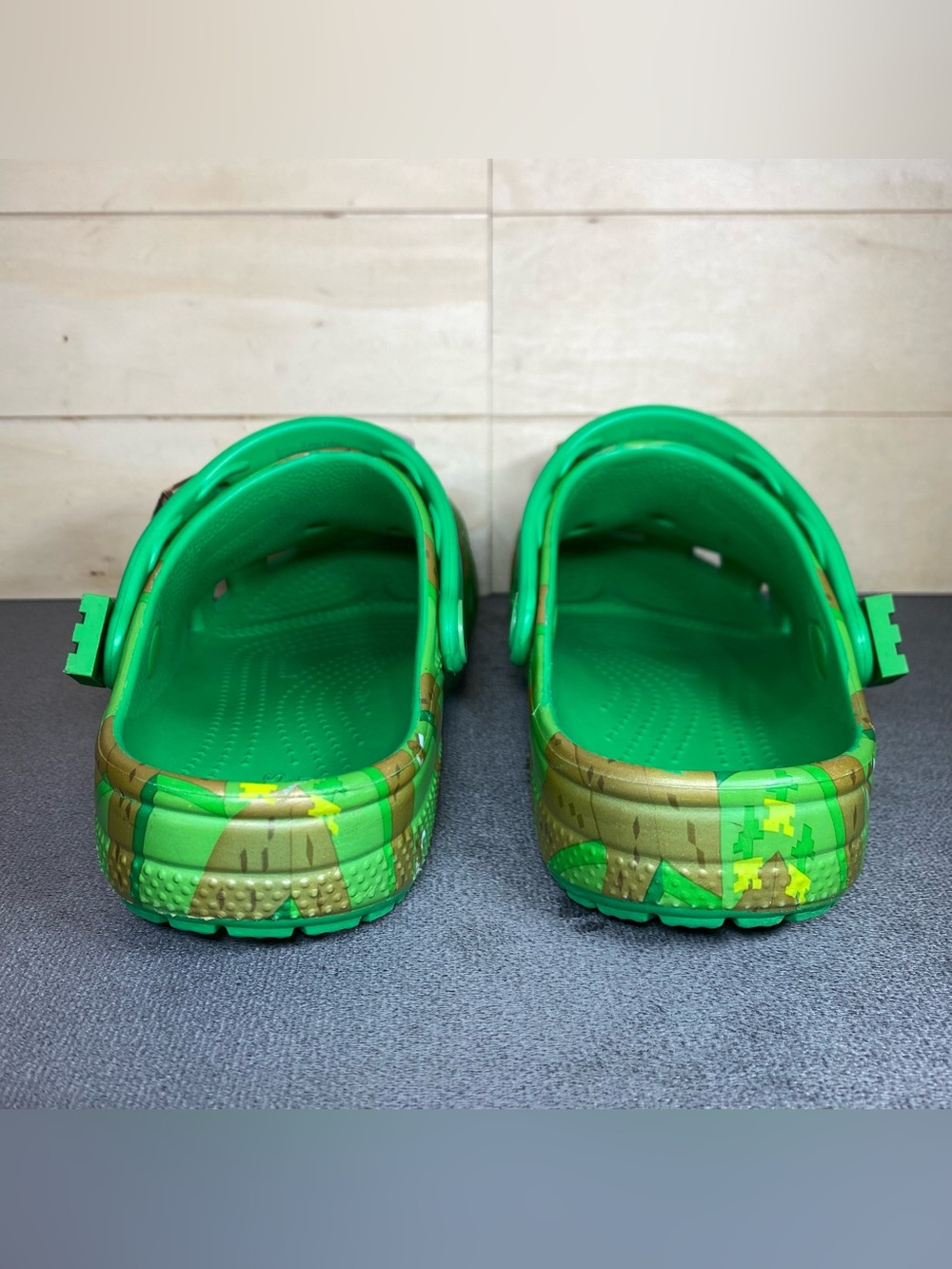 Crocs Classic Clogs Minecraft Green Unisex Kid's Size 13 Shoes Slip-Ons - Picture 7 of 11